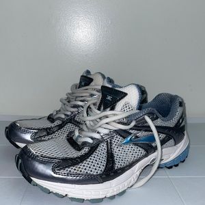 Brooks adrenaline gts size6